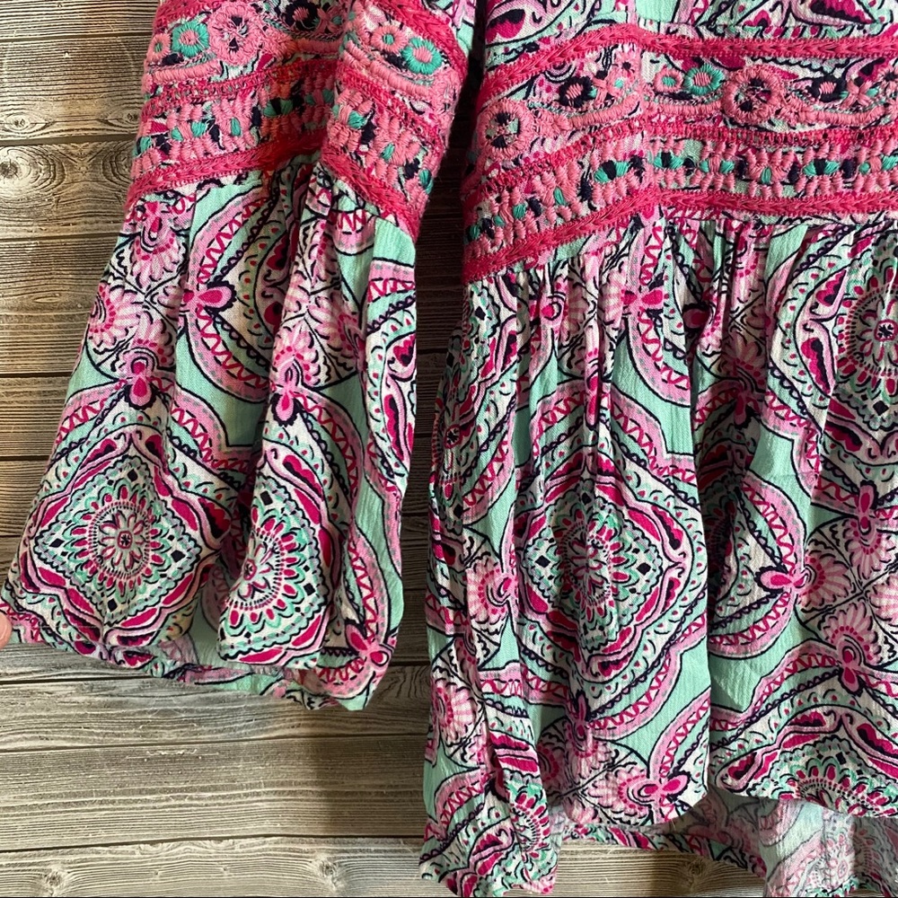 🐝 Crown & Ivy Ruffle Top - Picture 3 of 8